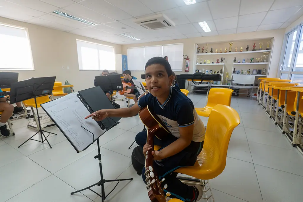 Colegio Heitor Villa Lobos  (100)